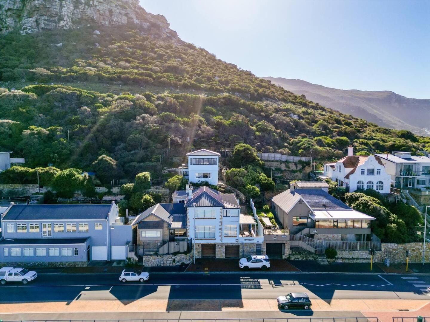 Modern Beach Apartment By Open Home Kalk Bay Exterior foto