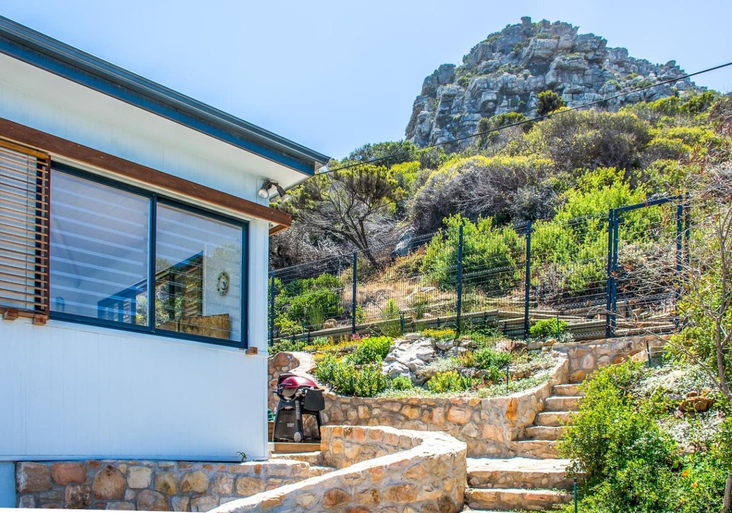 Modern Beach Apartment By Open Home Kalk Bay Exterior foto