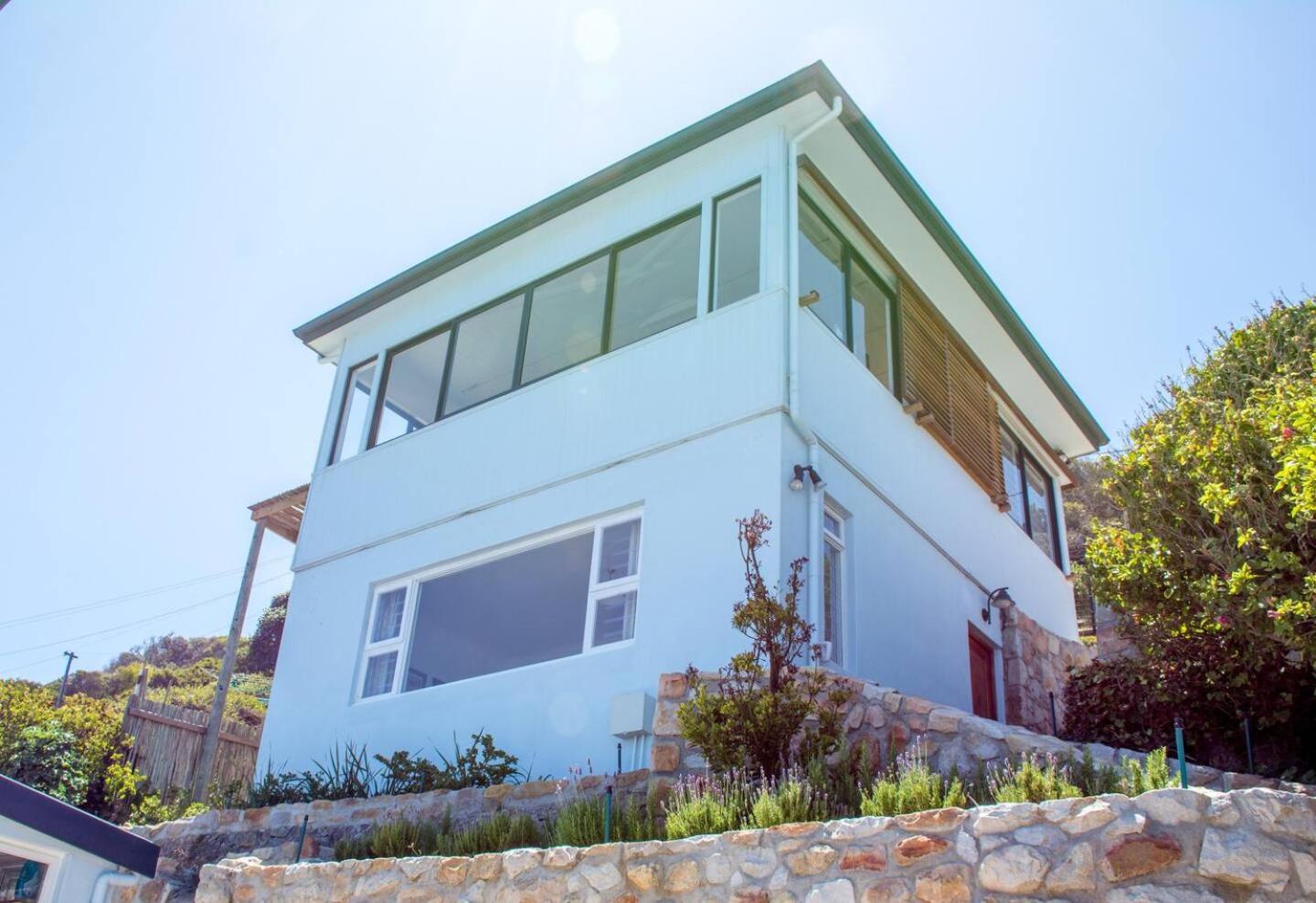 Modern Beach Apartment By Open Home Kalk Bay Exterior foto