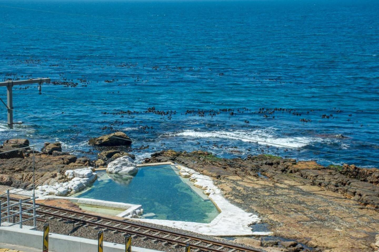 Modern Beach Apartment By Open Home Kalk Bay Exterior foto